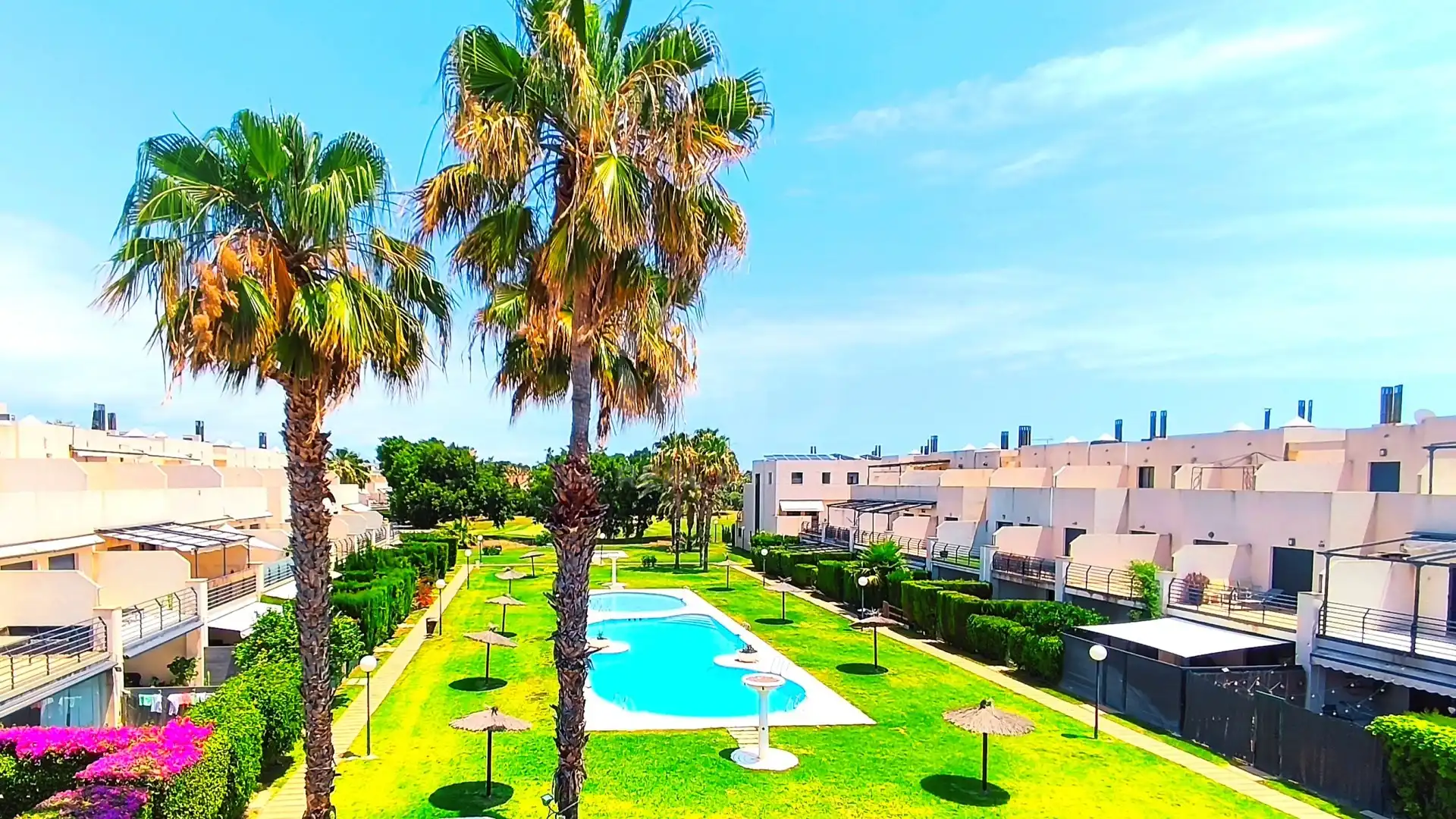 Piscina de Casa adosada en venta en Alicante / Alacant con Aire acondicionado, Calefacción y Terraza
