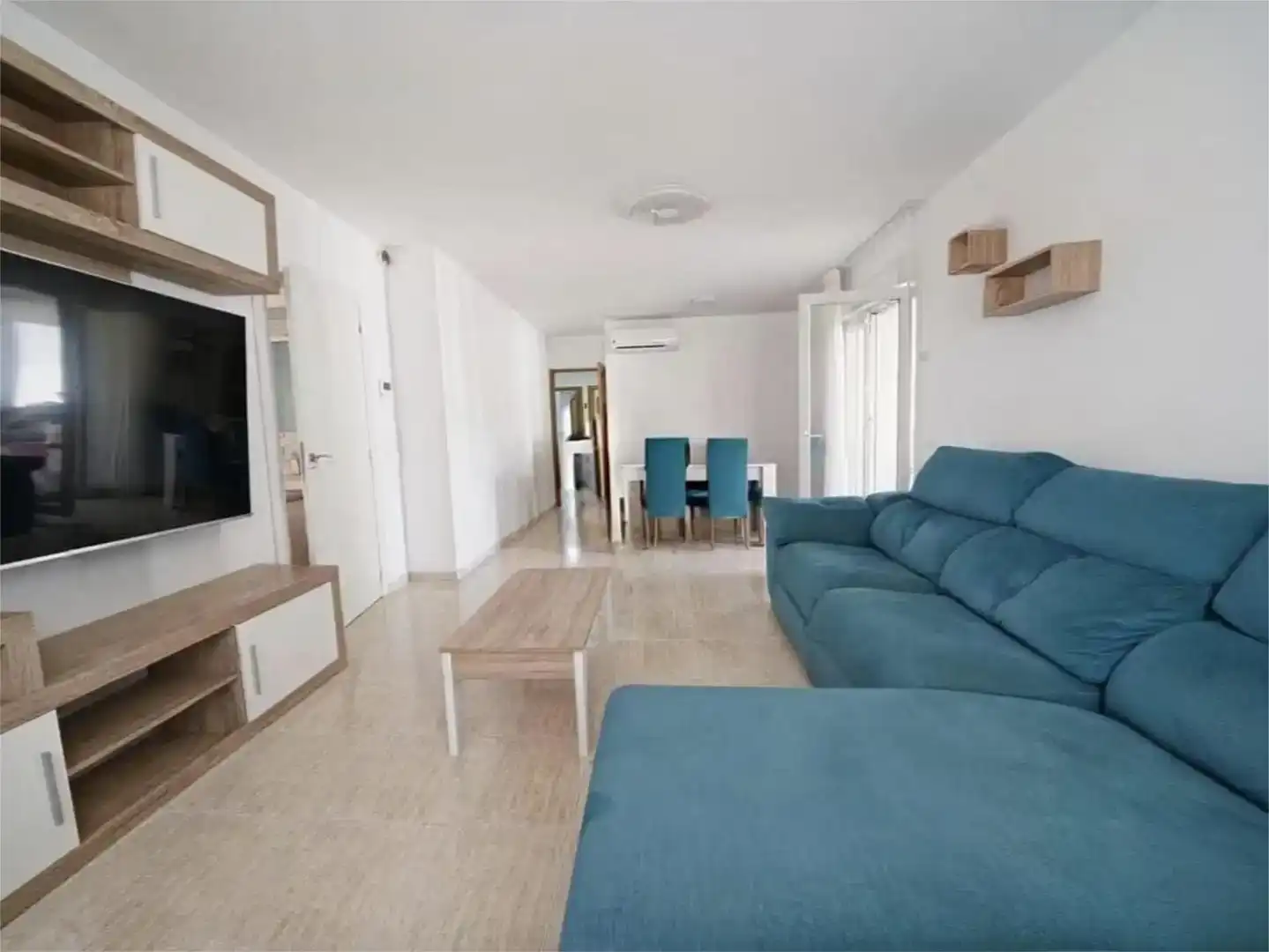Sala d'estar de Casa o xalet en venda en El Campello amb Aire condicionat, Jardí privat i Traster