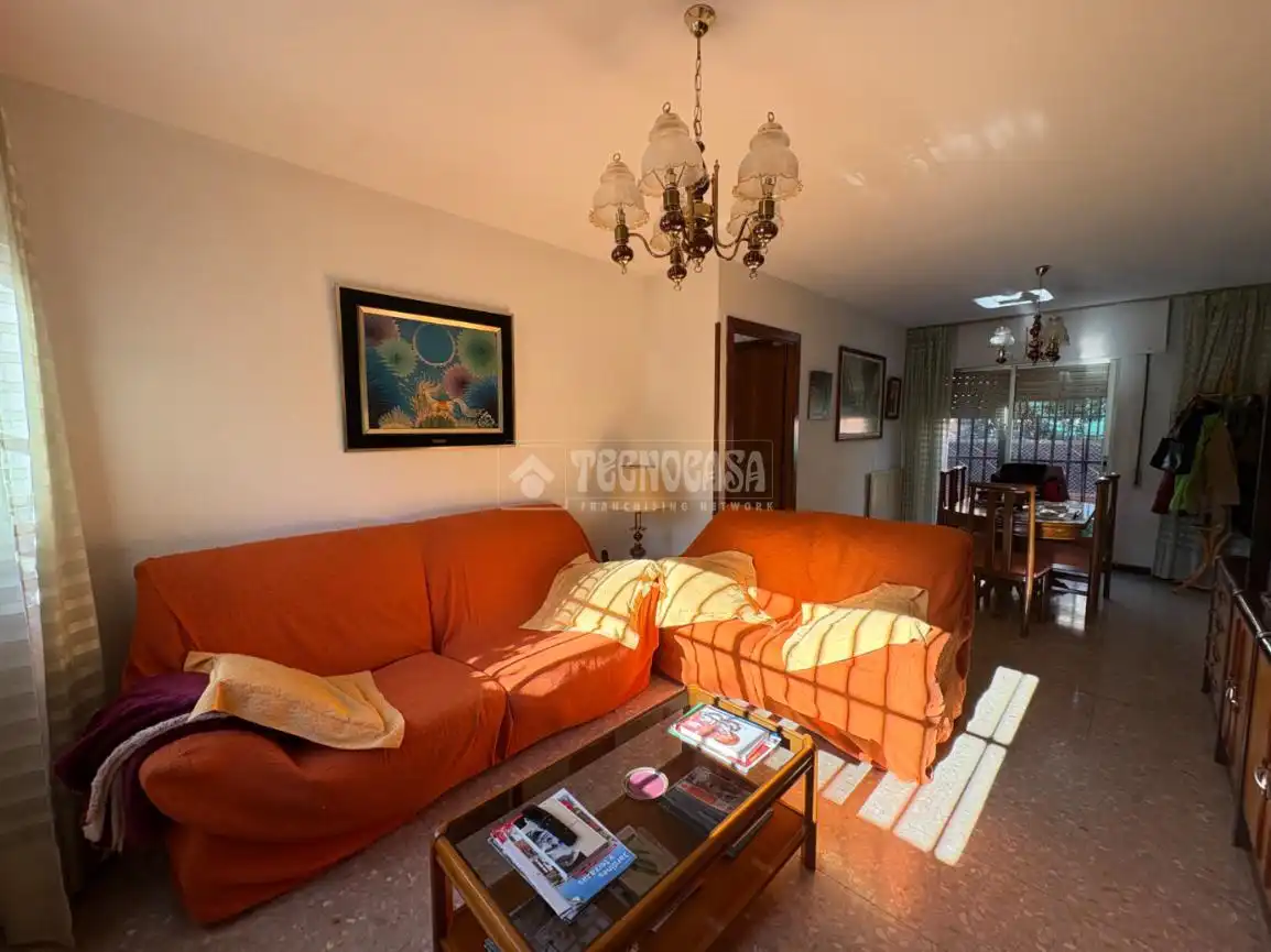 Sala d'estar de Casa adosada en venda en Getafe amb Aire condicionat i Terrassa