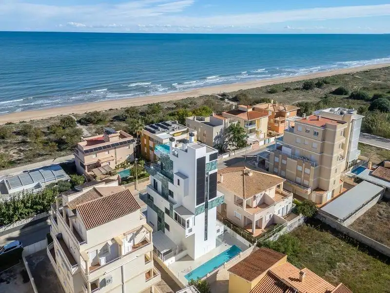 Vista exterior de Àtic en venda en Oliva amb Aire condicionat, Calefacció i Terrassa