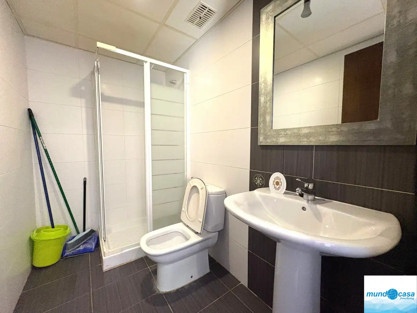 Bathroom of Flat for sale in Pinseque  with Air Conditioner, Heating and Terrace