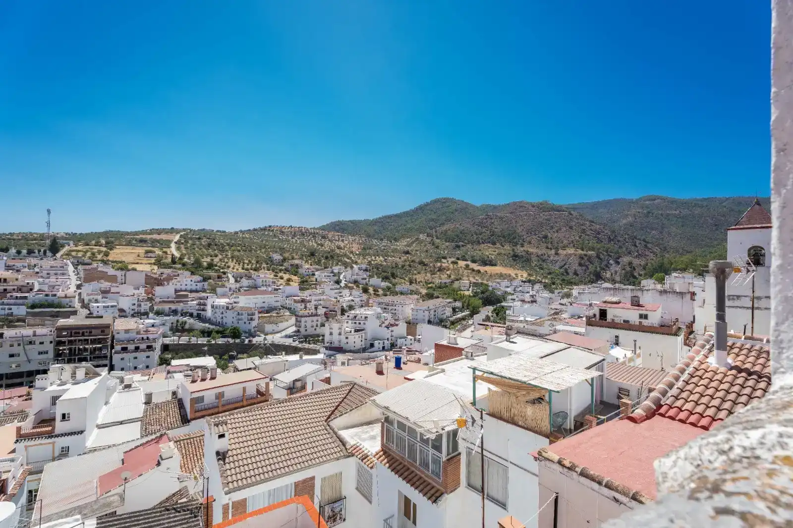 Vista exterior de Casa adosada en venda en Tolox amb Balcó
