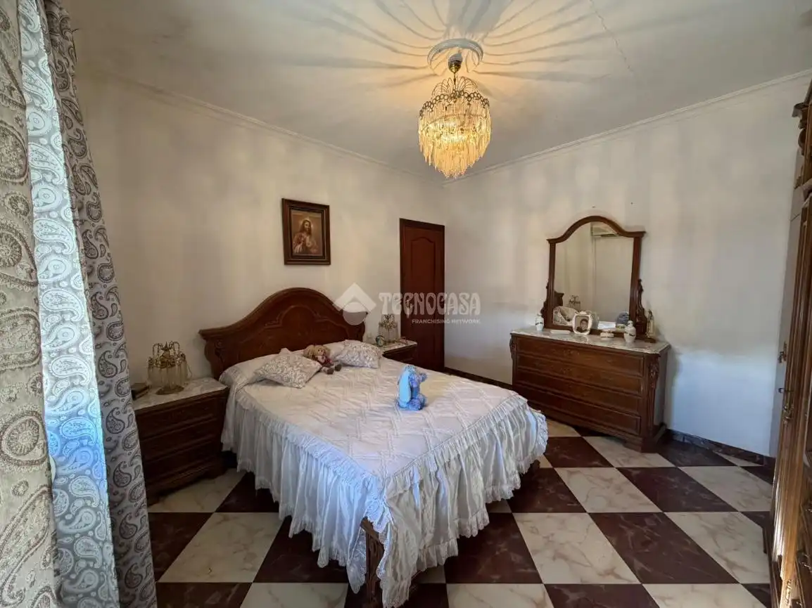 Dormitori de Casa o xalet en venda en Sevilla amb Aire condicionat i Balcó