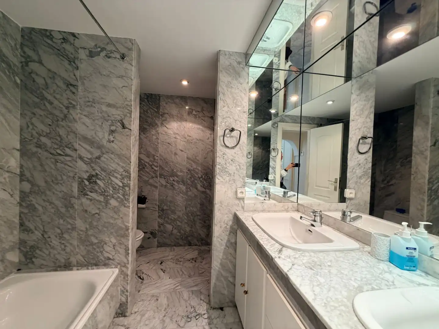 Bathroom of Flat for rent in Marbella  with Air Conditioner, Terrace and Storage room