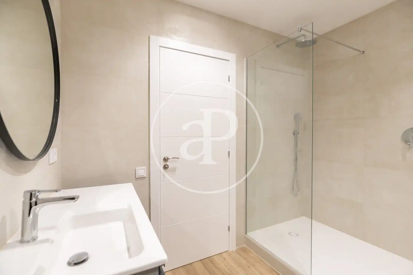 Badezimmer von Wohnung zum Verkauf in Barcelona mit Klimaanlage, Heizung und Möbliert