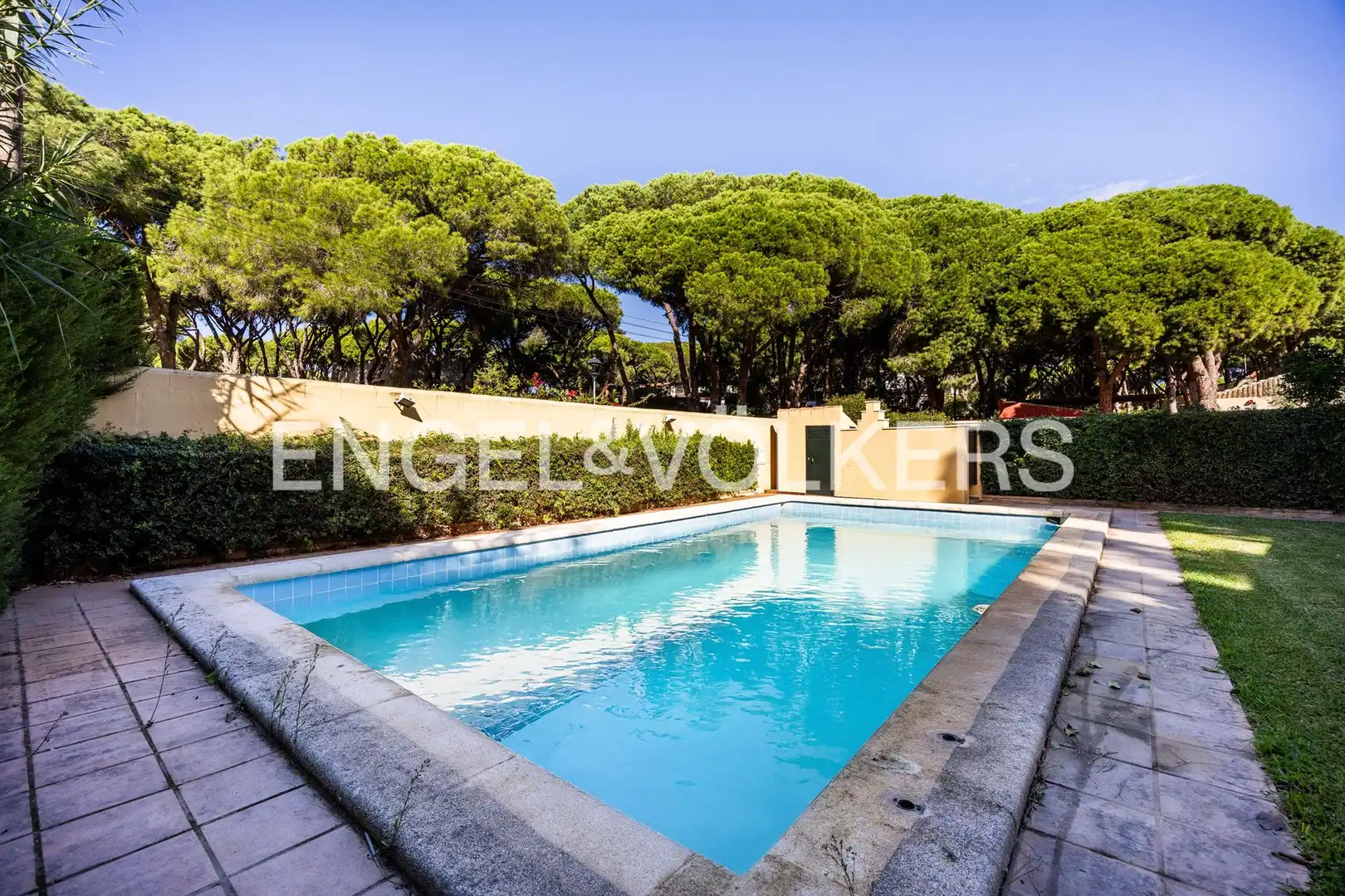 Piscina de Casa o xalet en venda en Chiclana de la Frontera amb Aire condicionat, Calefacció i Jardí privat