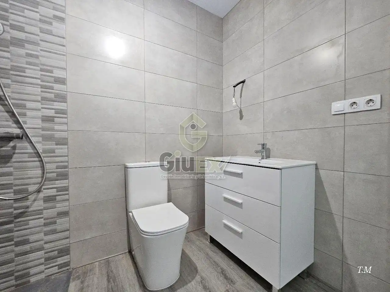 Bathroom of Apartments for sale in Cáceres  with Air Conditioner, Heating and Furnished