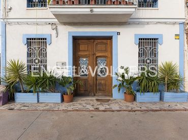 Adosado con balcón en venta en Pobles del Nord