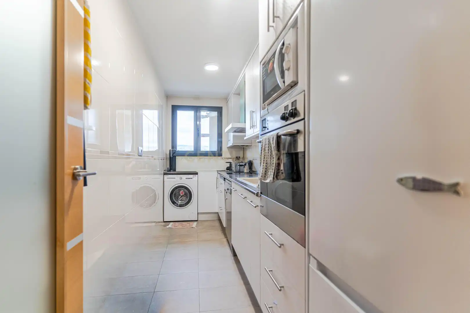 Cocina de Piso en venta en Granada con Jardín privado, Trastero y Piscina comunitaria