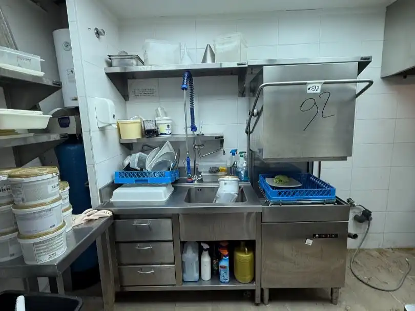 Cuina de Local en venda en Barcelona amb Aire condicionat i Calefacció