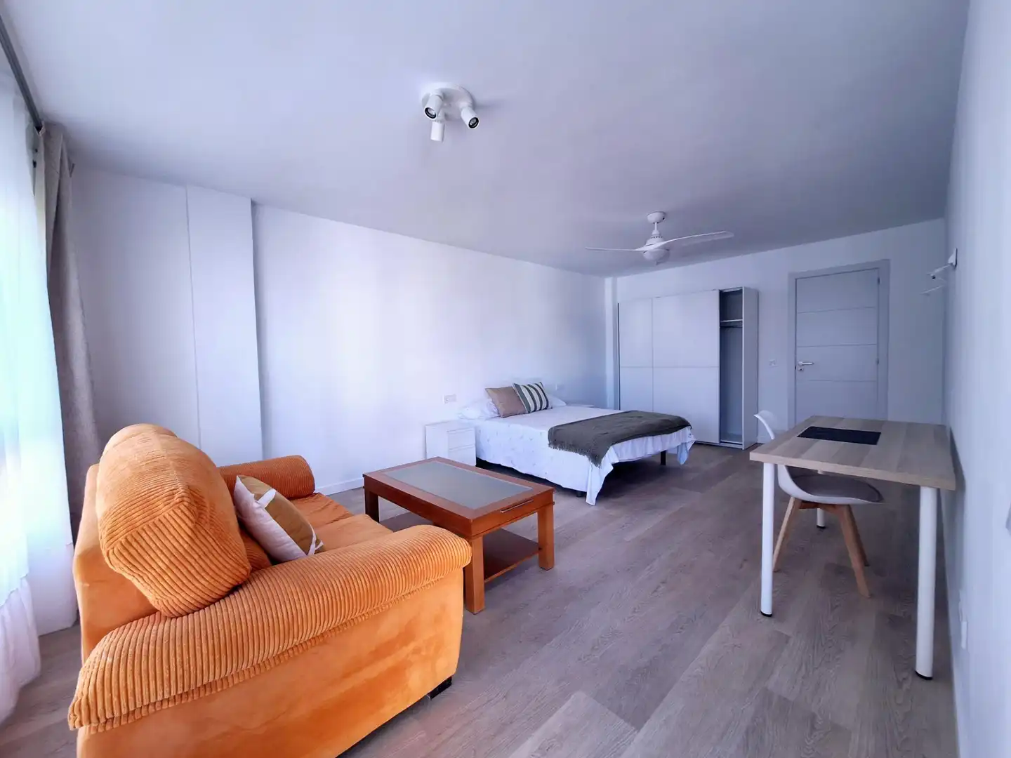 Schlafzimmer von Wohnung zur untervermieten in  Palma de Mallorca mit Parkett und Möbliert