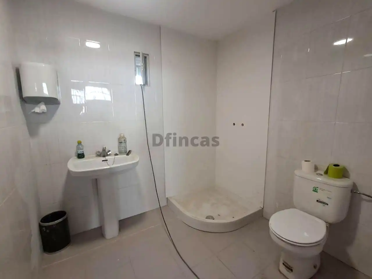 Baño de Nave industrial de alquiler en Teruel
