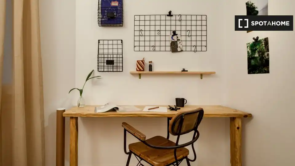 Room in Sant Gervasi- Galvany