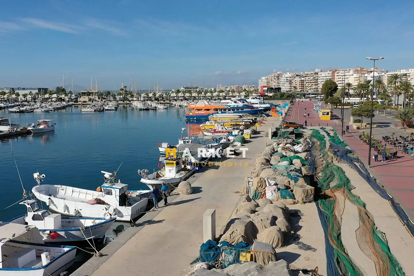Außenansicht von Erdgeschoss zum Verkauf in Santa Pola mit Terrasse