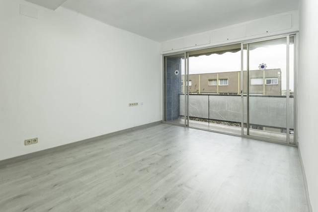 Piso en Venta en Carrer de Puig i Cadafalch en Montbau