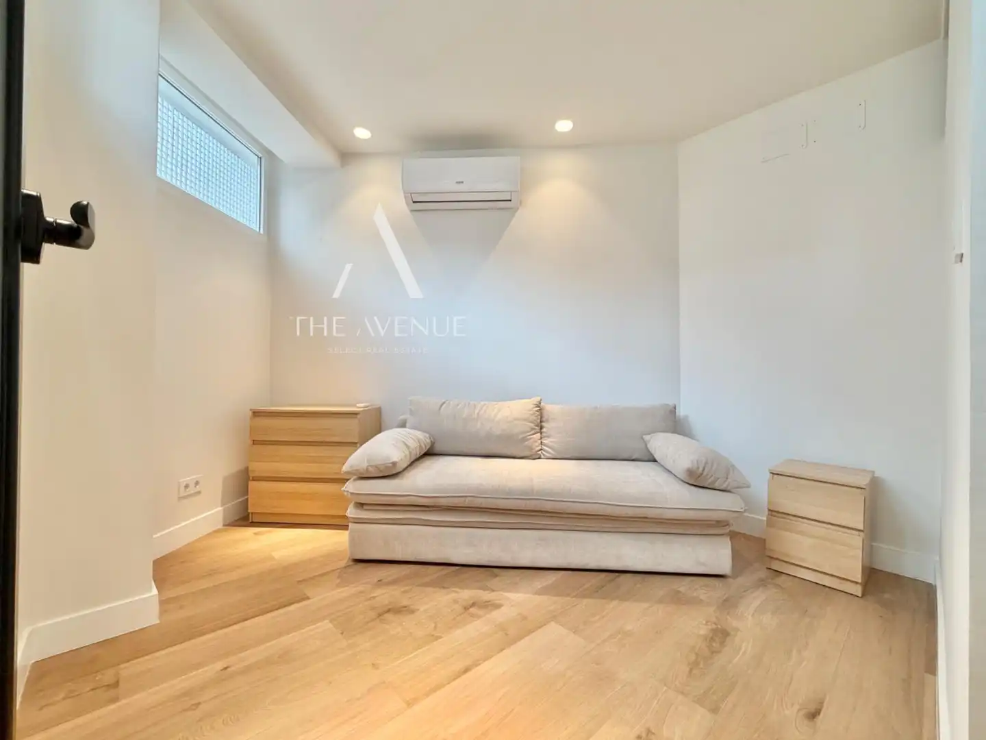 Living room of Flat for sale in Madrid  with Air Conditioner, Storage room and Furnished