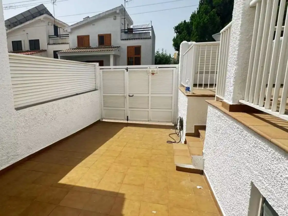 Terrasse von Einfamilien-Reihenhaus zur Miete in Voramar