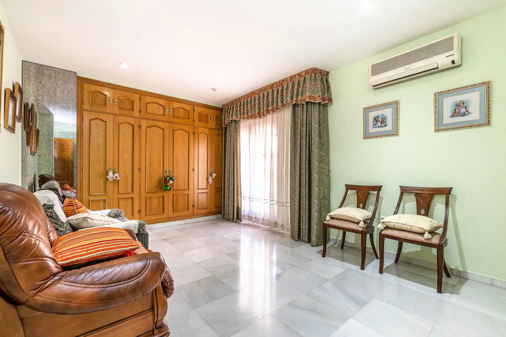 Schlafzimmer von Haus oder Chalet zum Verkauf in Maracena mit Klimaanlage, Heizung und Terrasse