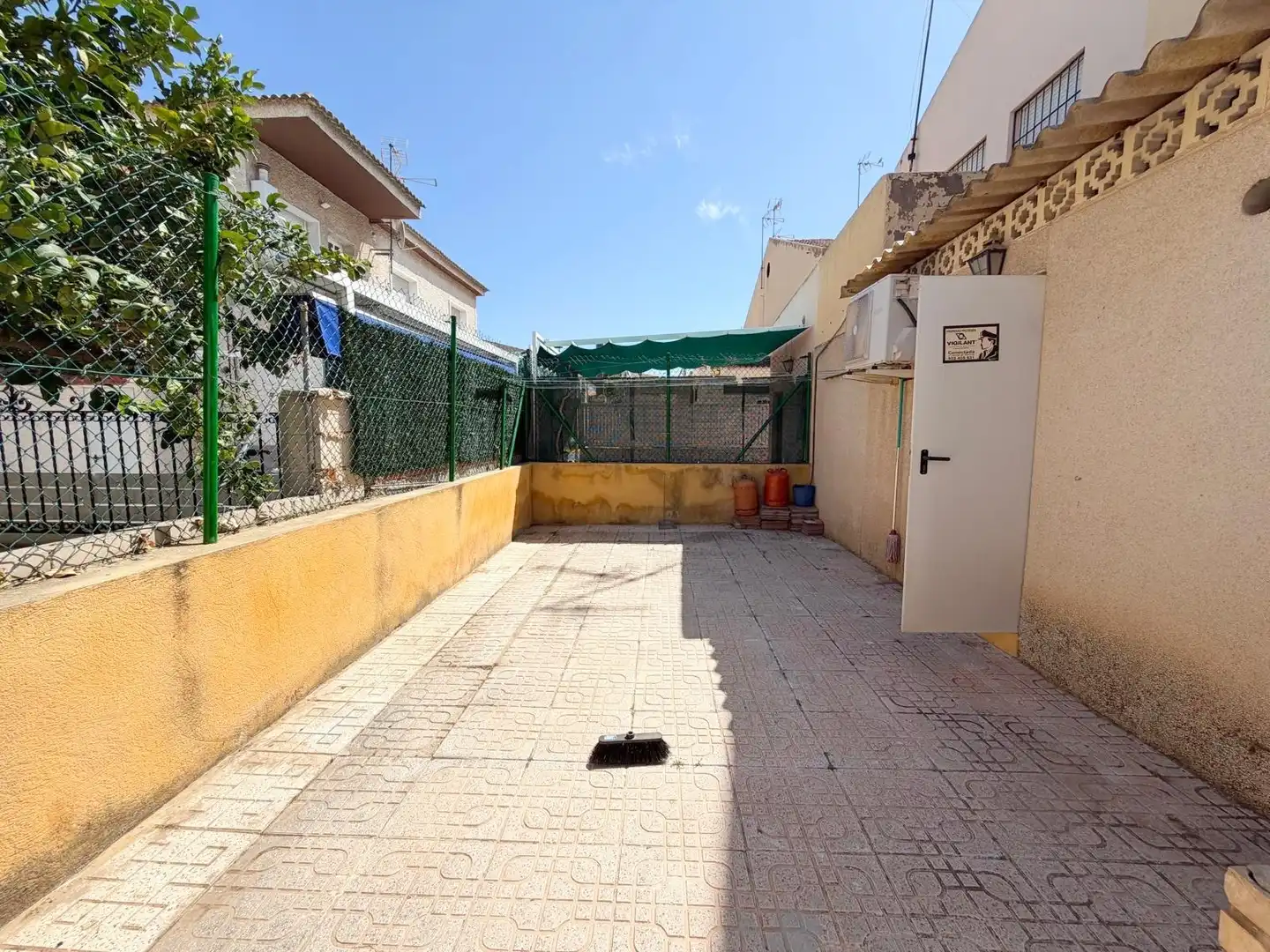 Vista exterior de Casa o xalet en venda en Los Alcázares amb Aire condicionat, Terrassa i Moblat