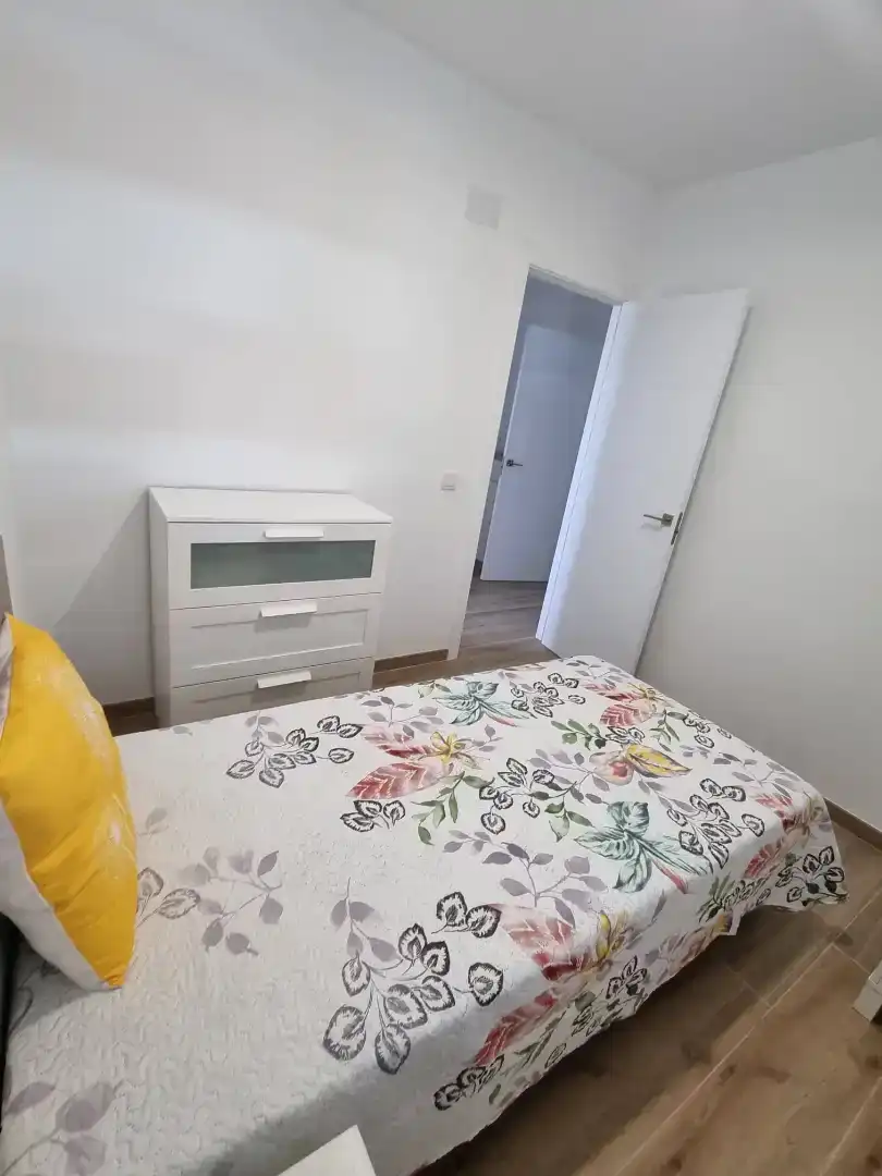 Schlafzimmer von Wohnung zur Miete in Algeciras
