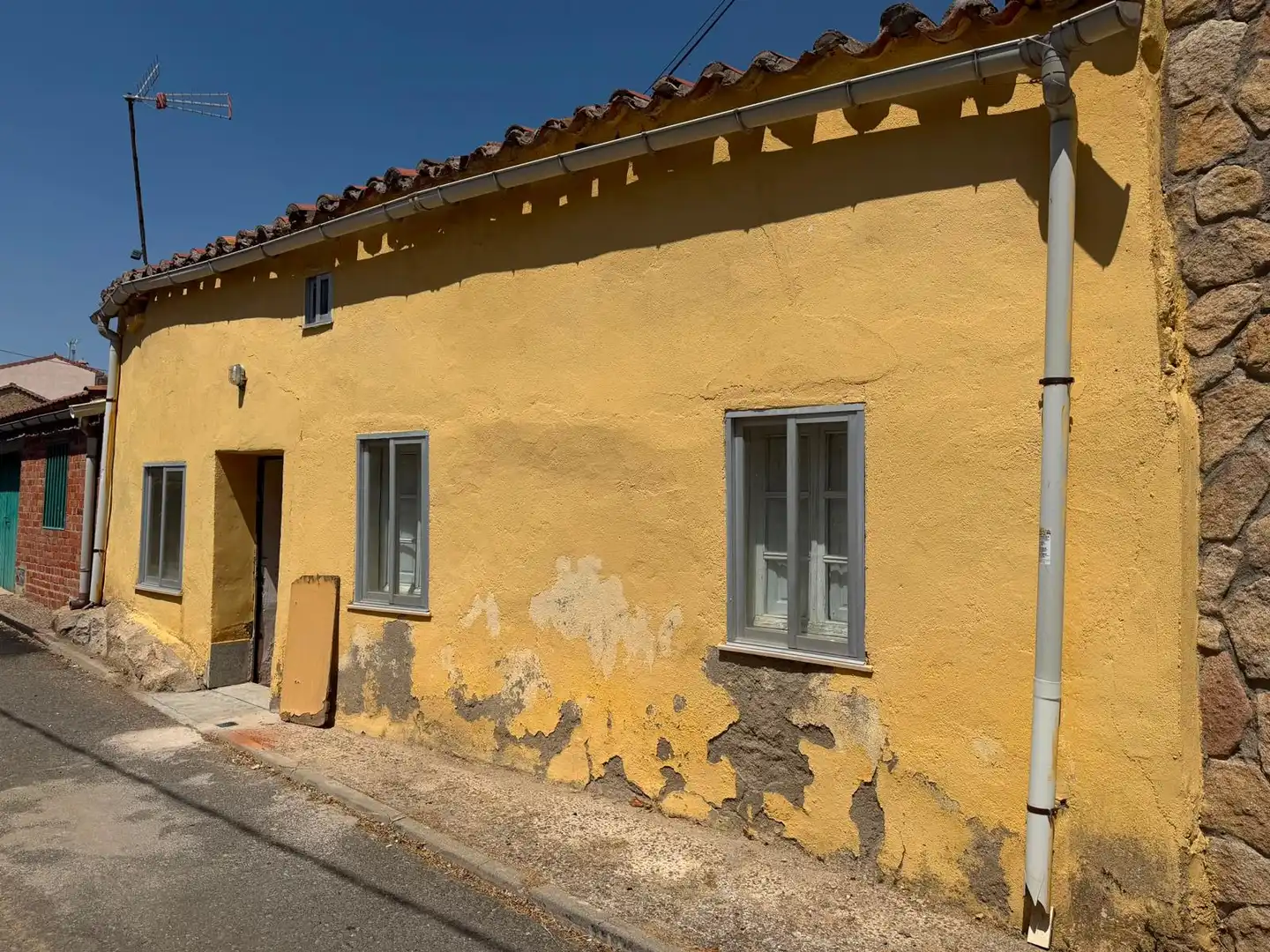 Vista exterior de Casa adosada en venda en Ávila amb Calefacció