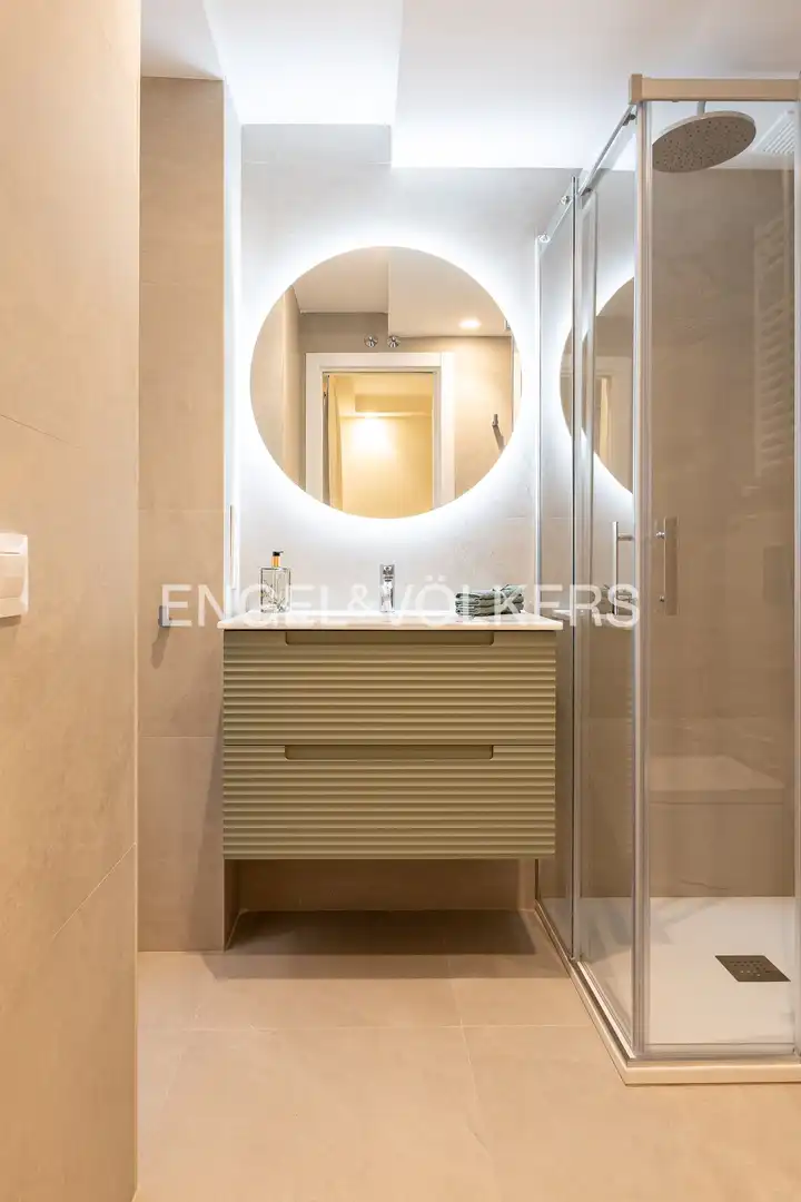 Baño de Piso en venta en Madrid con Aire acondicionado, Calefacción y Amueblado