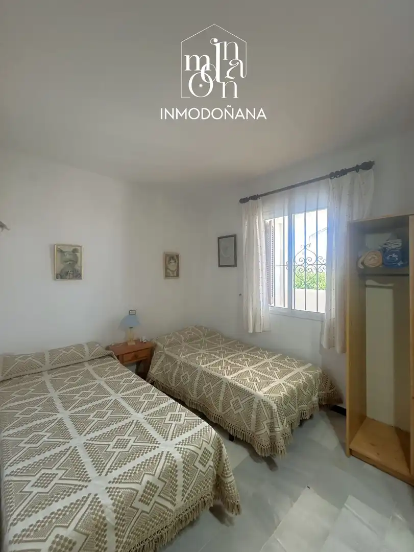 Habitación de Casa adosada en venta en Almonte con Terraza, Piscina y Amueblado