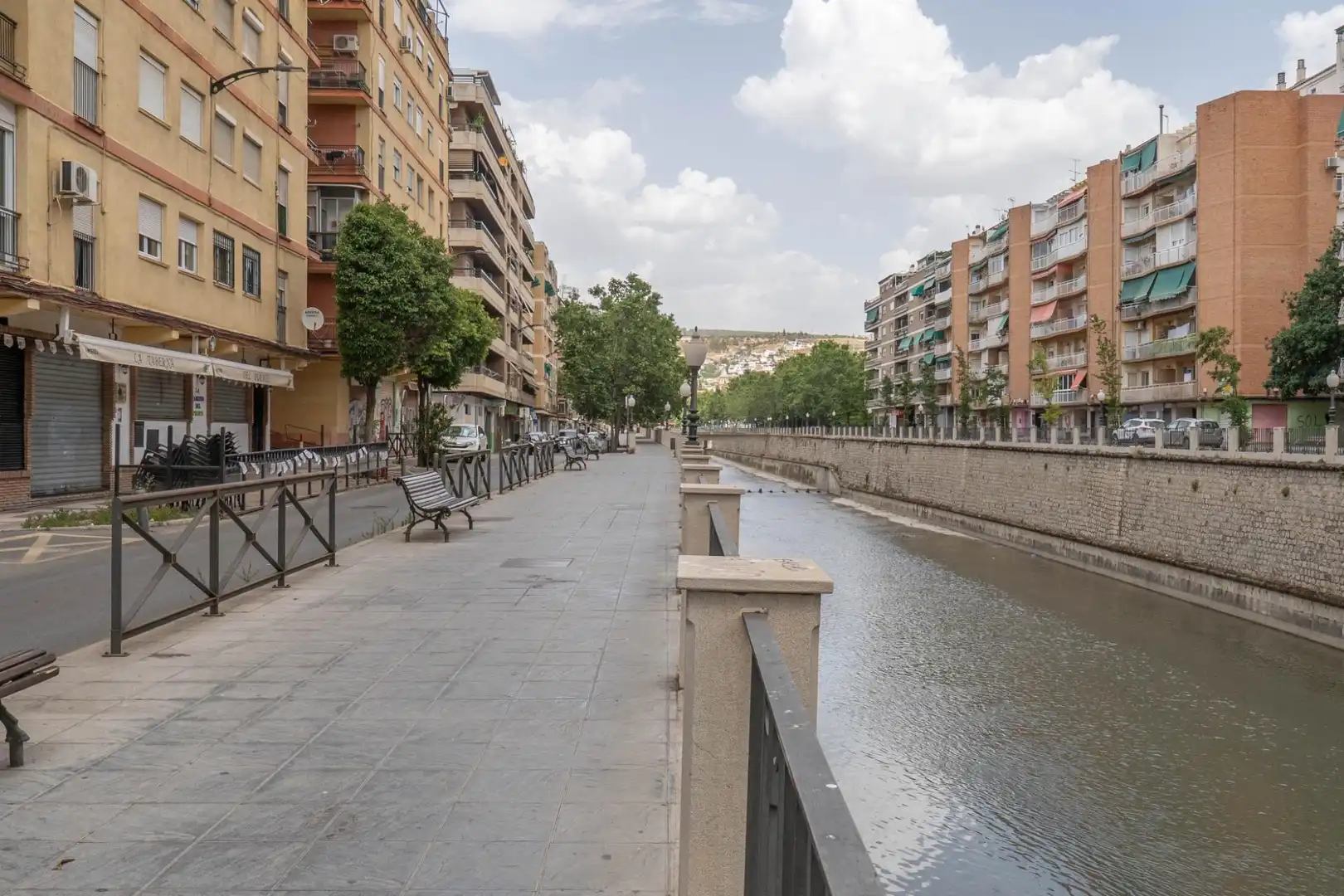 Außenansicht von Dachboden zum Verkauf in Granada mit Klimaanlage