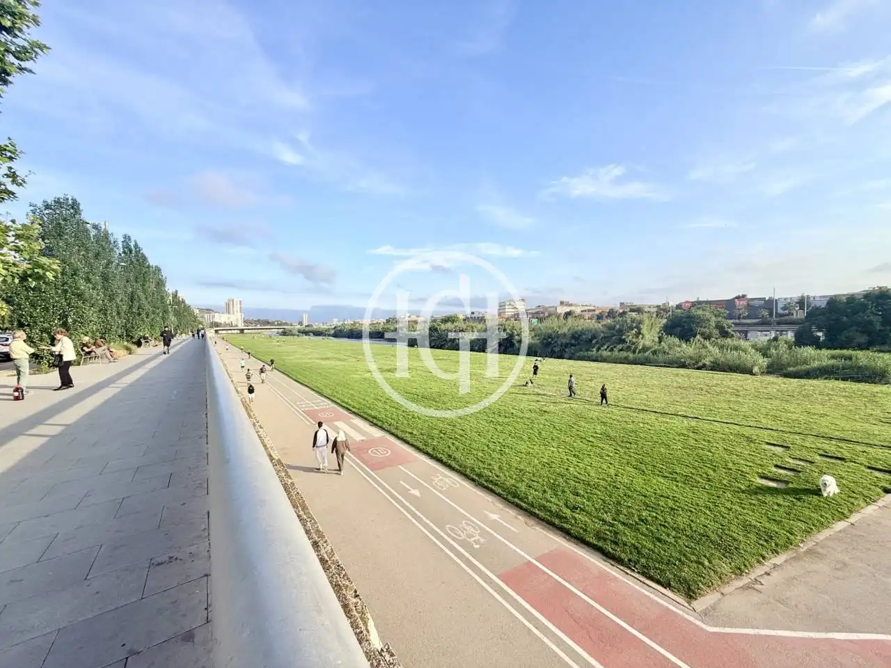 Vista exterior de Ático en venta en Santa Coloma de Gramenet con Aire acondicionado, Calefacción y Parquet