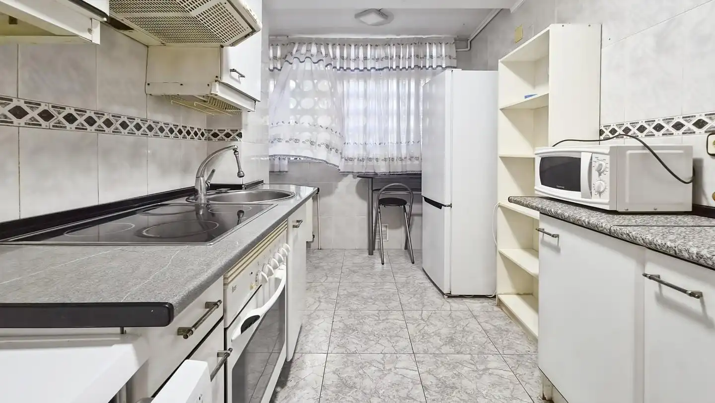 Piso en venta en Calle Aldeanueva de la Vera, Las Águilas