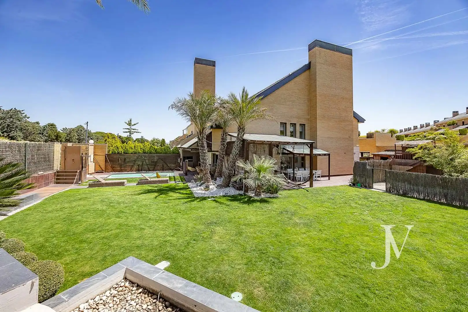 Garten von Einfamilien-Reihenhaus zum Verkauf in Pozuelo de Alarcón mit Klimaanlage, Heizung und Privatgarten