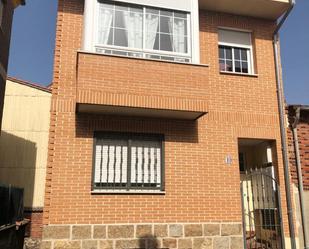 Exterior view of Flat for sale in Candeleda