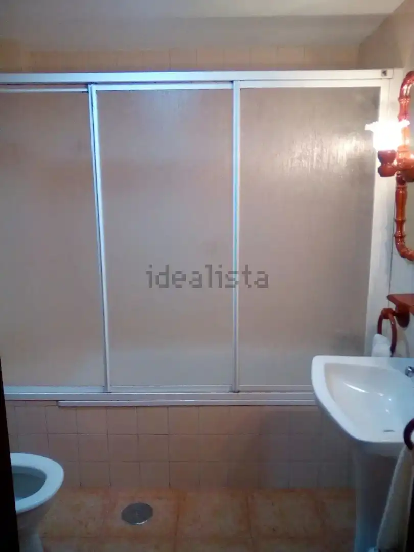 Bathroom of Flat for rent in Granada  with Furnished, Washing machine and Balcony
