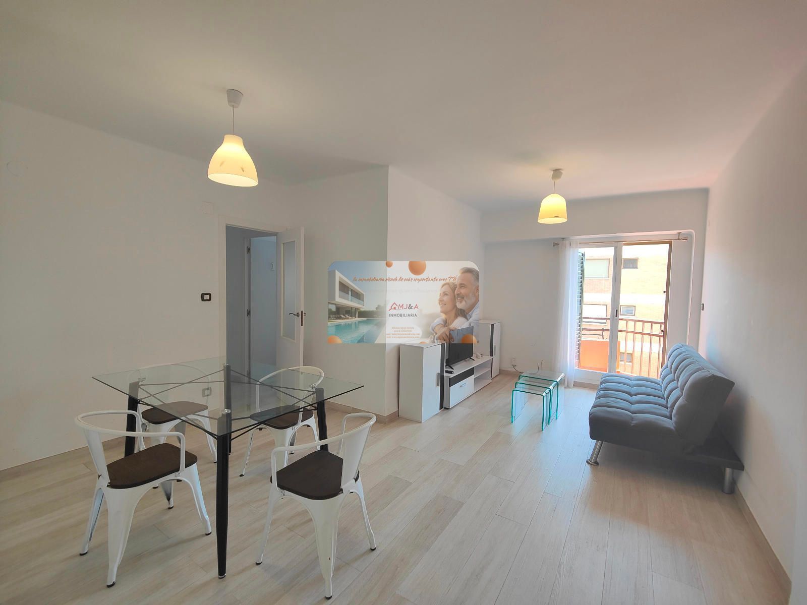 Sala d'estar de Pis de lloguer en Castellón de la Plana / Castelló de la Plana amb Parquet, Terrassa i Moblat