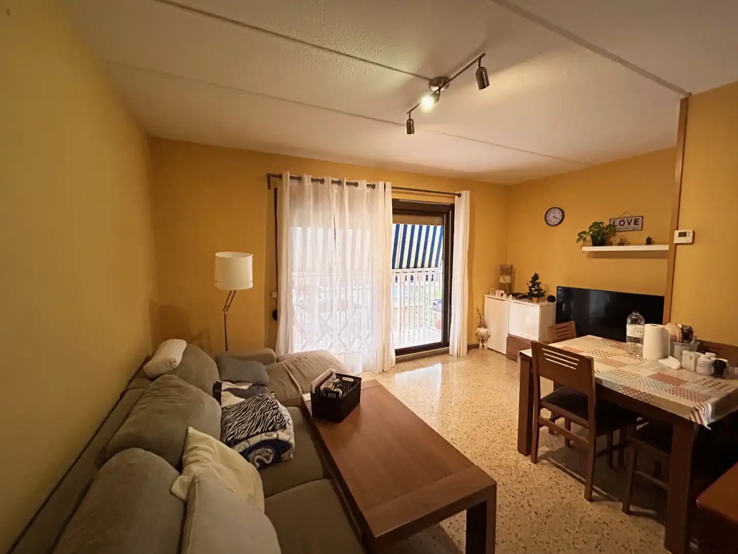 Living room of Flat for sale in Cerdanyola del Vallès  with Heating and Balcony