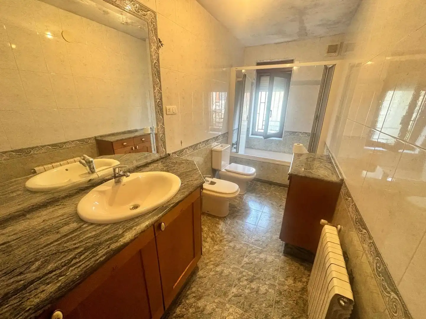 Baño de Casa o chalet en venta en Laviana con Calefacción y Jardín privado