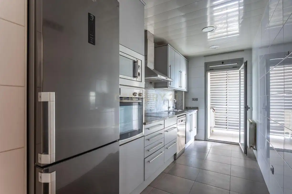 Cocina de Apartamento en venta en Badalona con Jardín privado, Piscina y Balcón