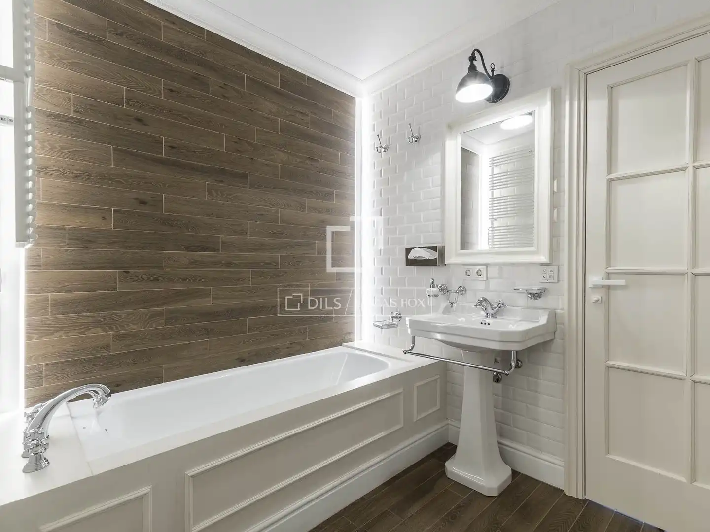 Bathroom of Attic for sale in Barcelona  with Air Conditioner, Heating and Parquet flooring
