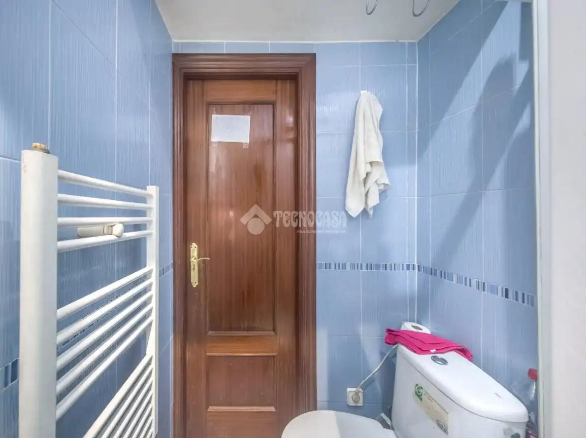 Bathroom of Flat for sale in Madrid  with Heating, Parquet flooring and Terrace