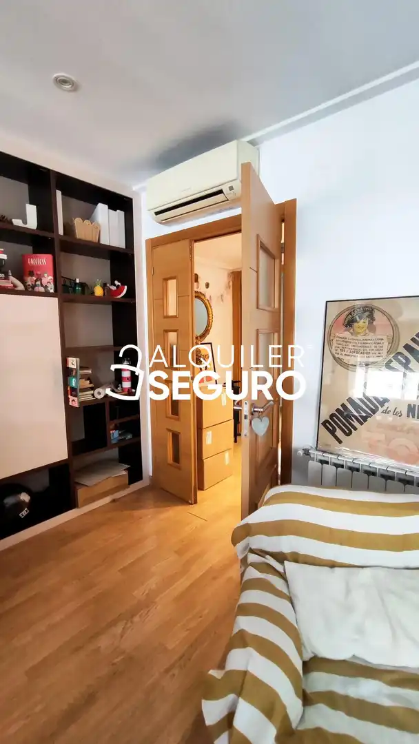 Bedroom of Flat for rent in Valencia  with Air Conditioner, Heating and Terrace