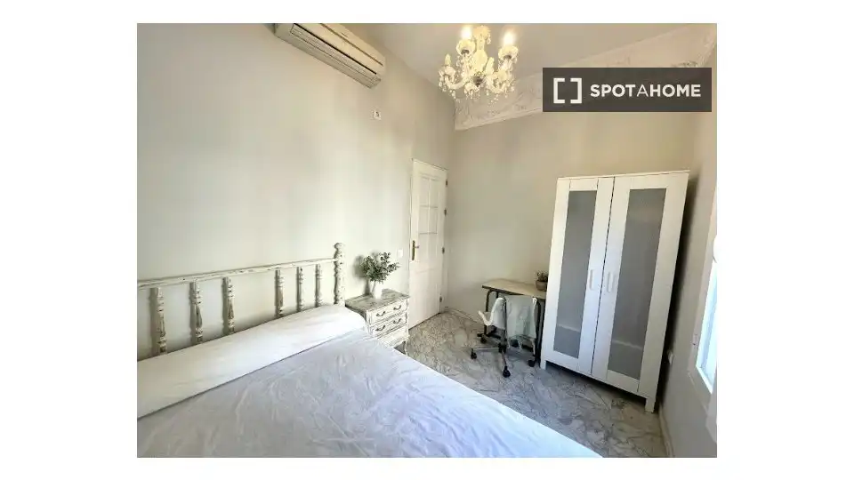 Habitación de Piso de alquiler en Sevilla con Aire acondicionado, Calefacción y Amueblado
