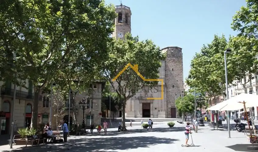 Außenansicht von Garage zum Verkauf in Barcelona