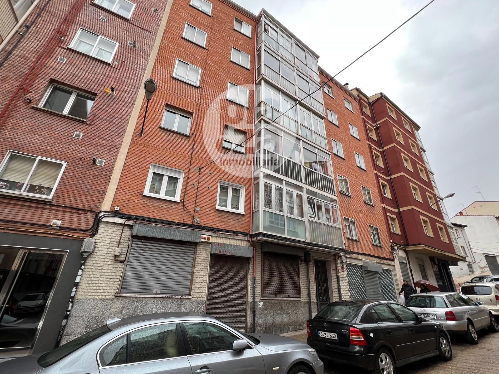 Vista exterior de Piso de alquiler en Burgos Capital con Calefacción, Terraza y Amueblado