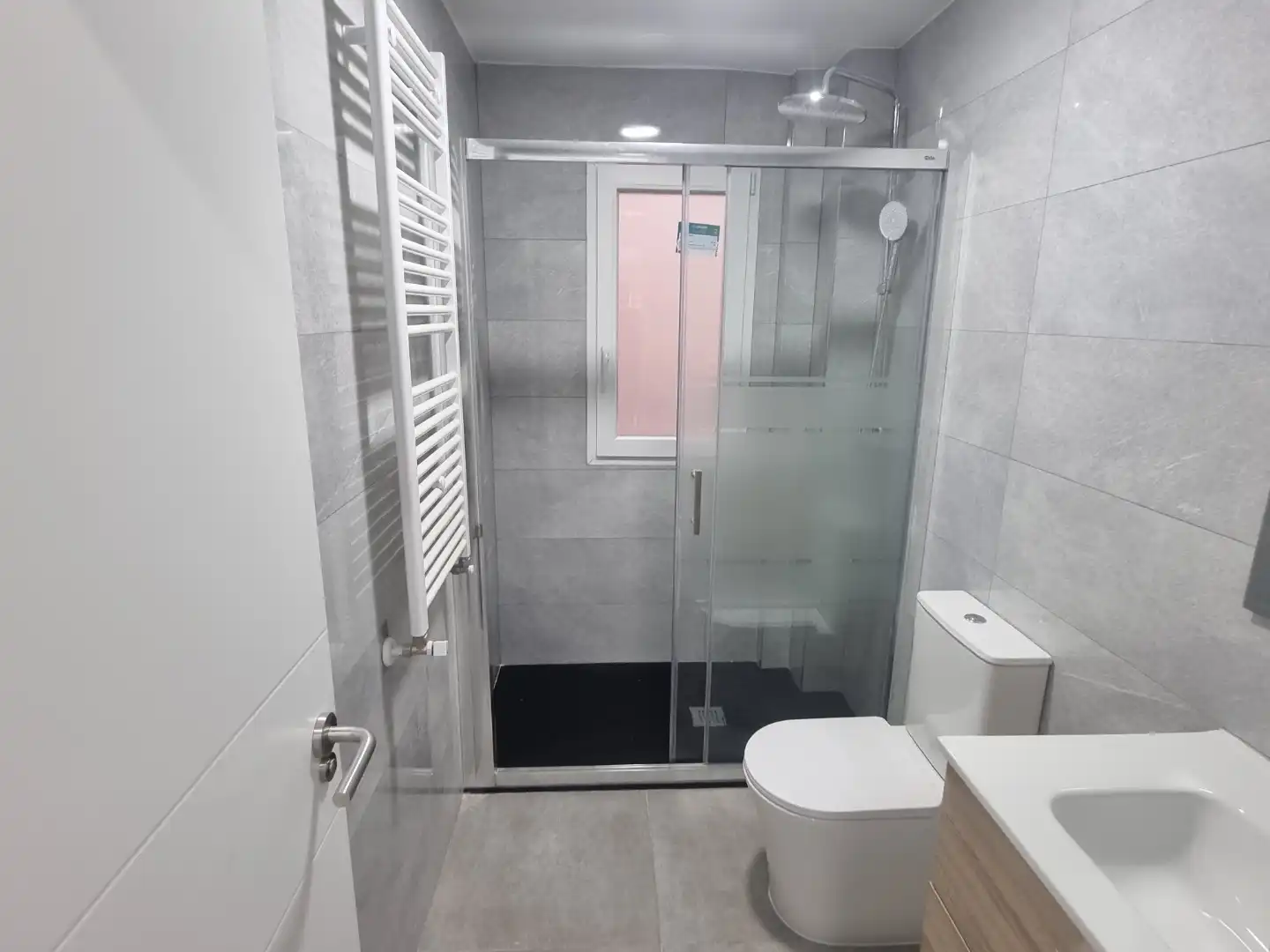 Baño de Piso en venta en Burgos con Calefacción y Terraza