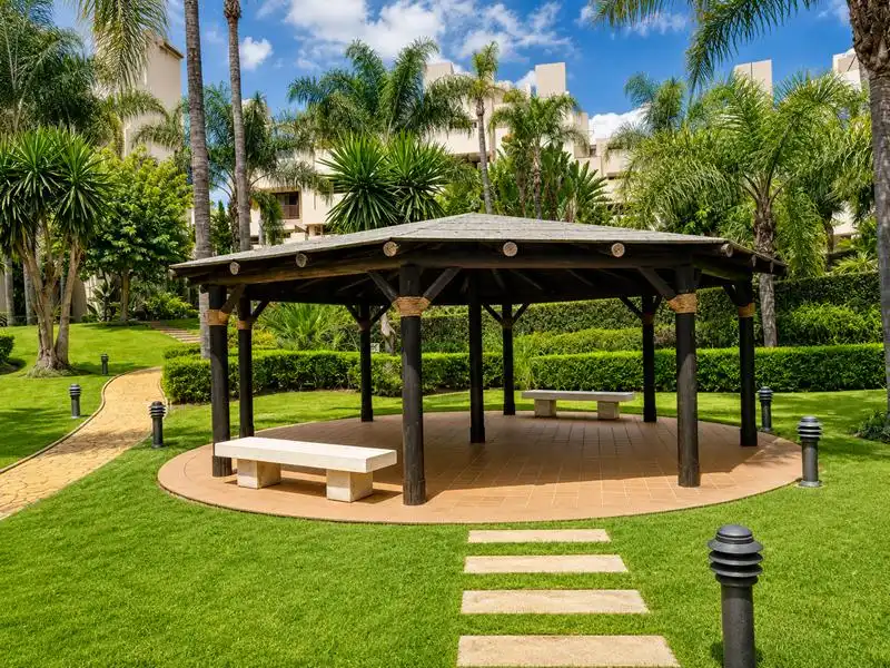 Terrassa de Pis de lloguer en Estepona amb Jardí privat, Terrassa i Moblat