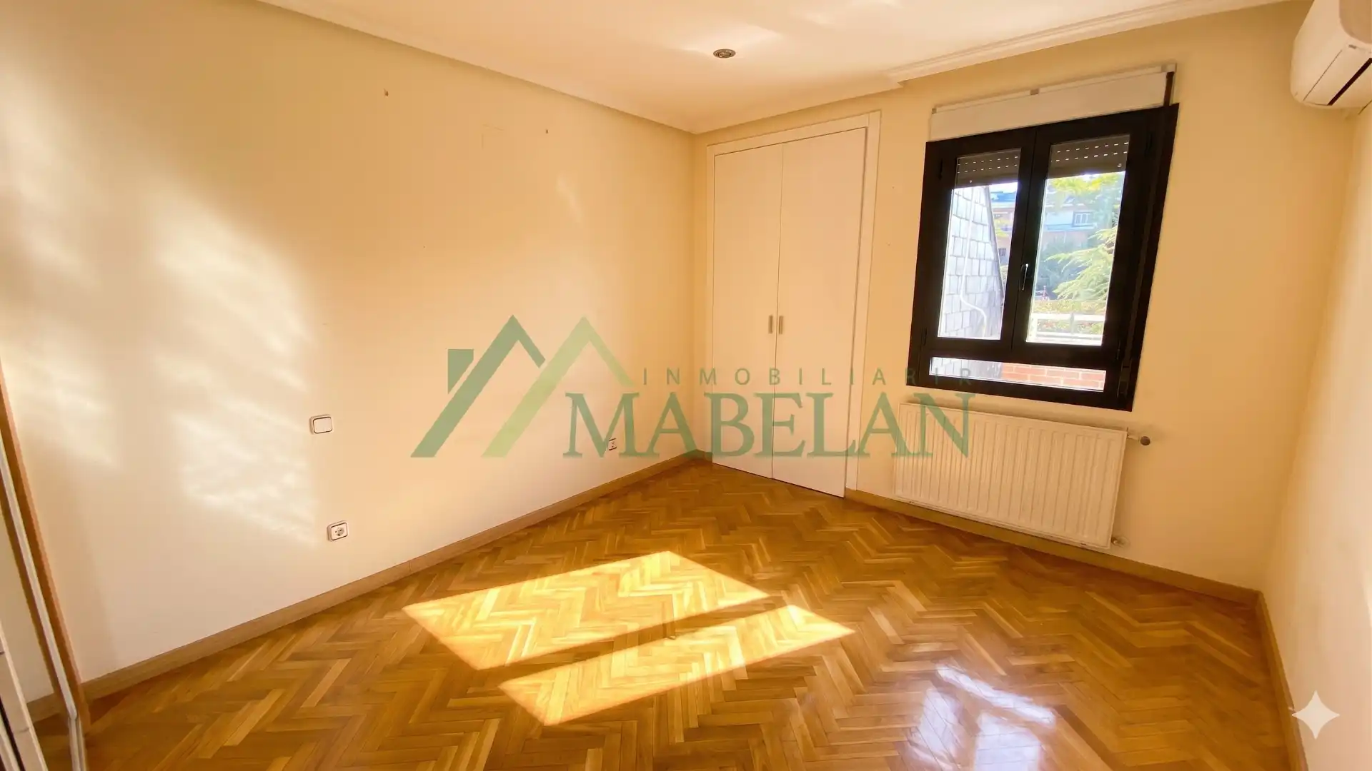 Habitación de Ático en venta en Las Rozas de Madrid con Aire acondicionado, Calefacción y Parquet