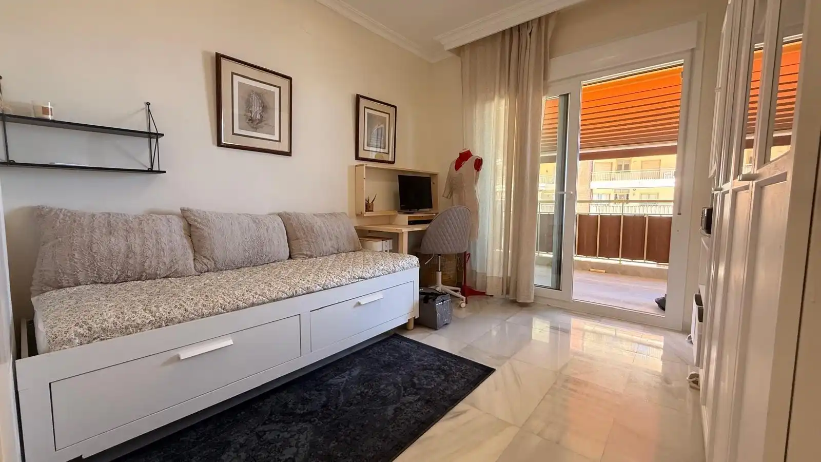 Dormitori de Apartament en venda en Fuengirola amb Aire condicionat, Terrassa i Traster
