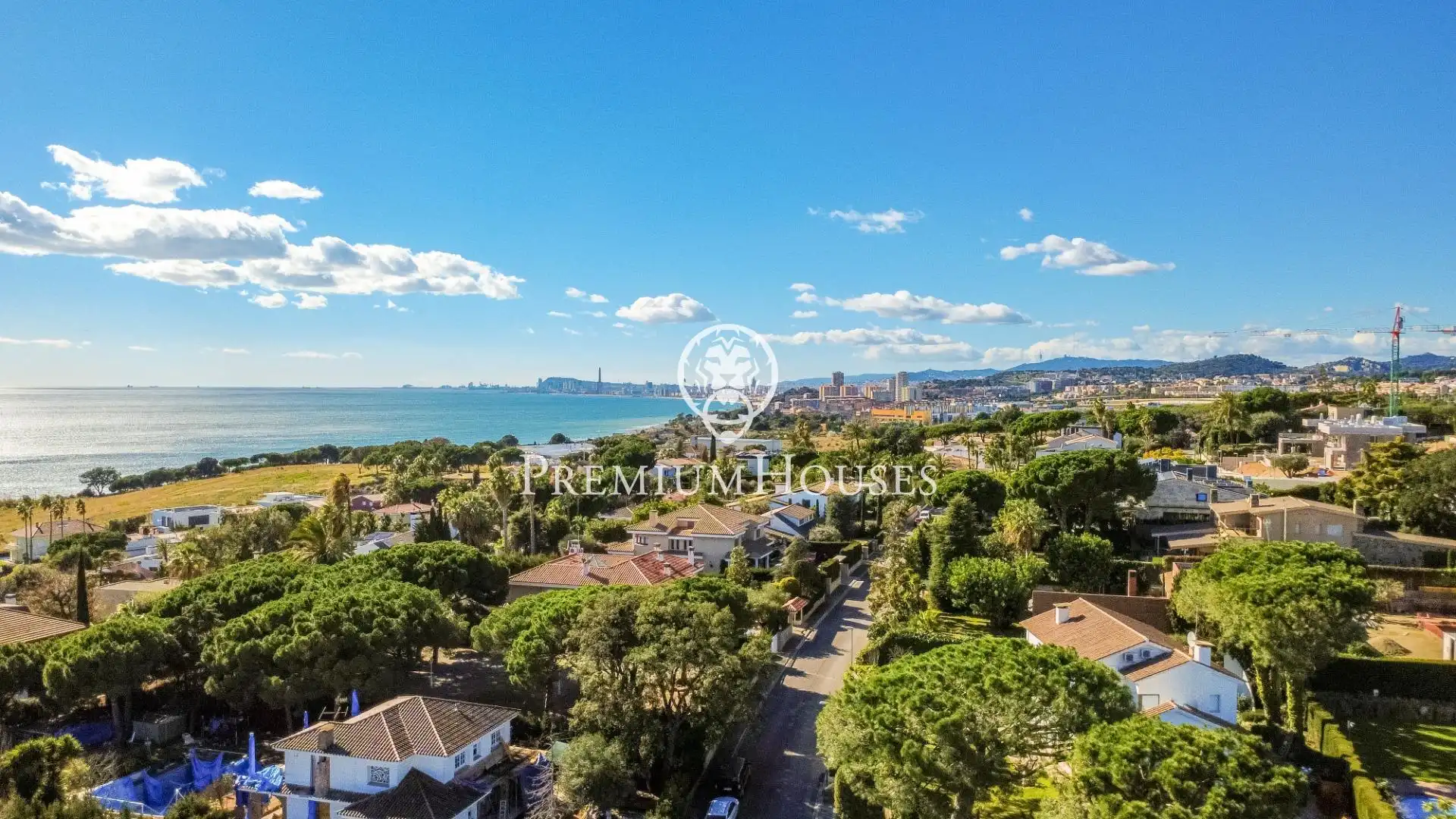 Vista exterior de Casa o xalet en venda en Alella amb Aire condicionat, Jardí privat i Terrassa