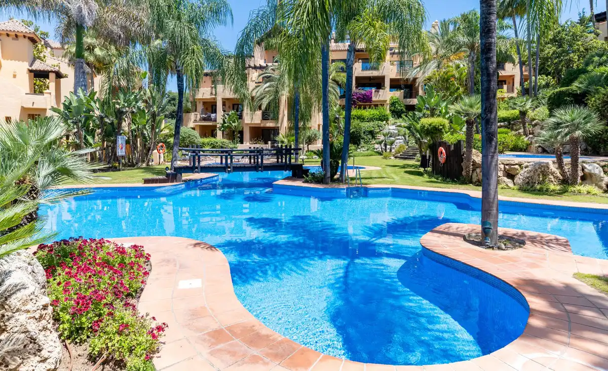 Piso con piscina en venta en Estepona - Estepona,Atalaya,Calle Nueva Atalaya