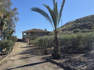 Casa rústica con balcón en venta en Las Majadas-Las Molinetas-Labradorcico